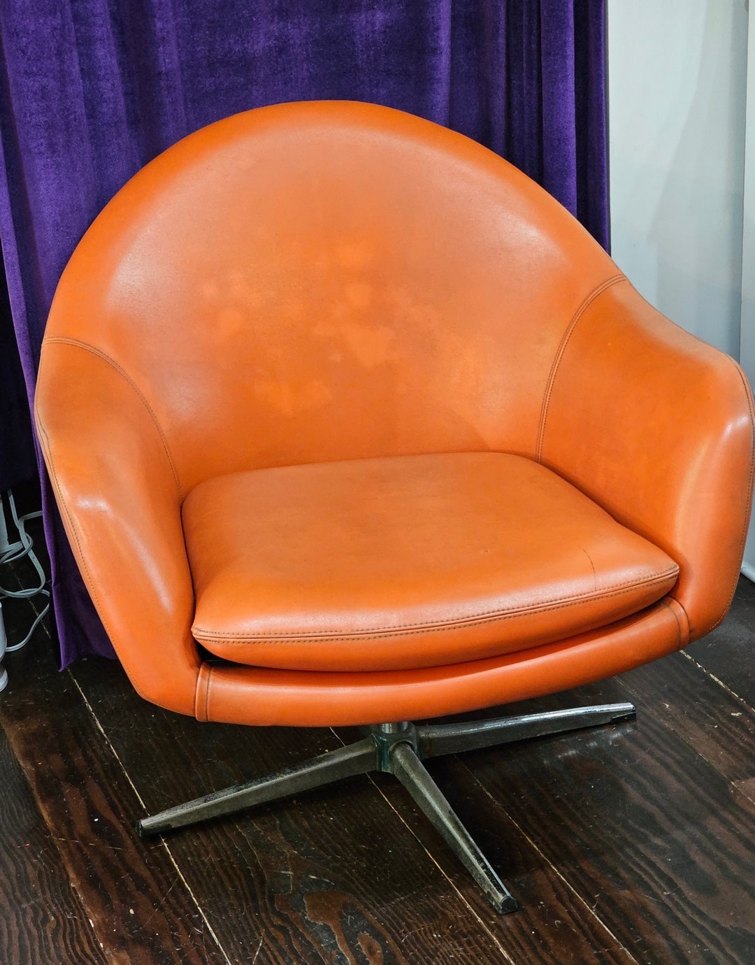 Pod swivel chair deals