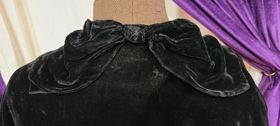 Larger Size - Vintage Black Silk Velvet Belted Dr… - image 6