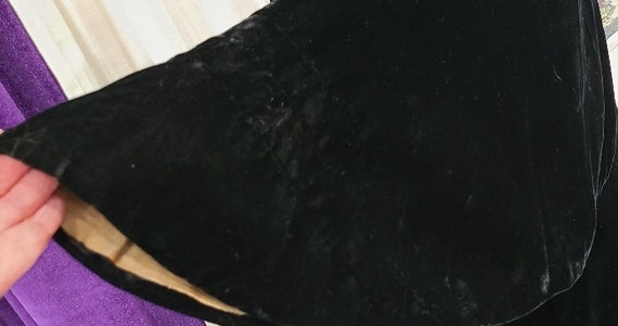 Larger Size - Vintage Black Silk Velvet Belted Dr… - image 5