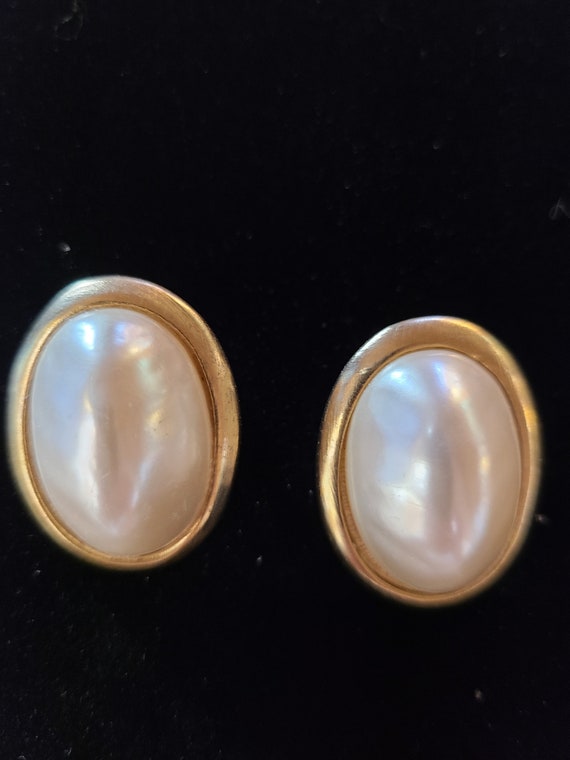 Vintage Faux Mabe Pearl and Gold Tone Clip On Earr