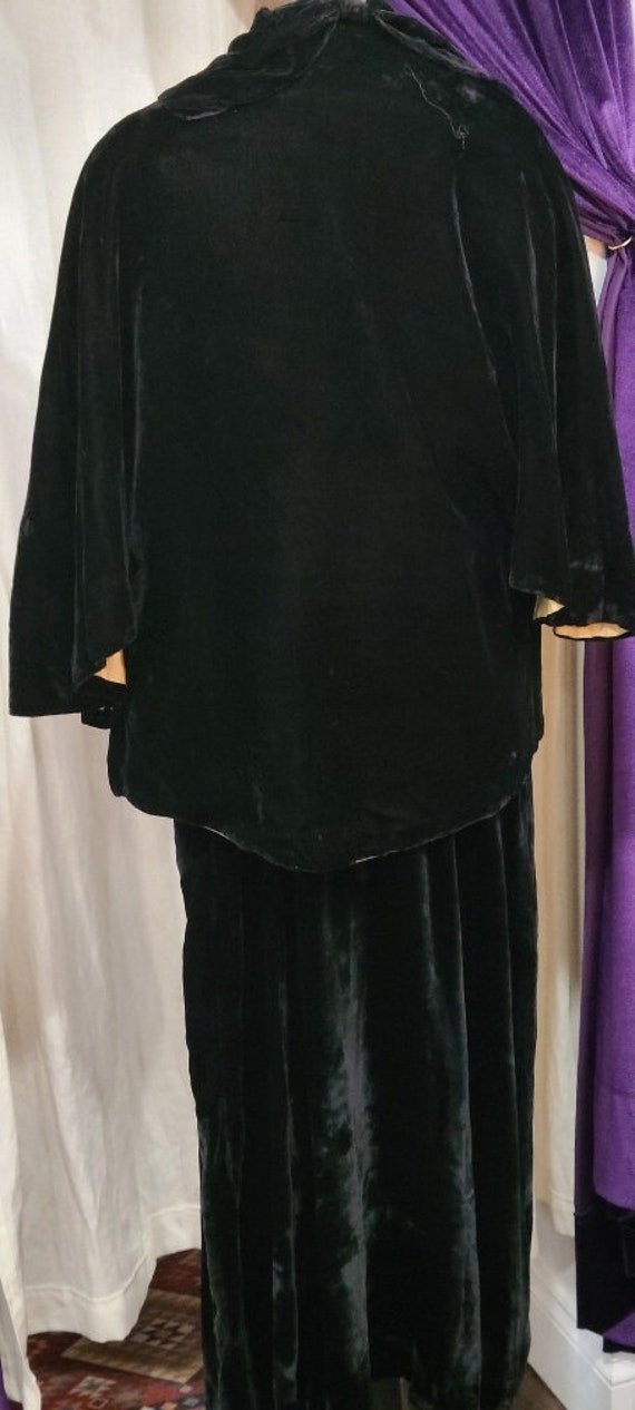 Larger Size - Vintage Black Silk Velvet Belted Dr… - image 10