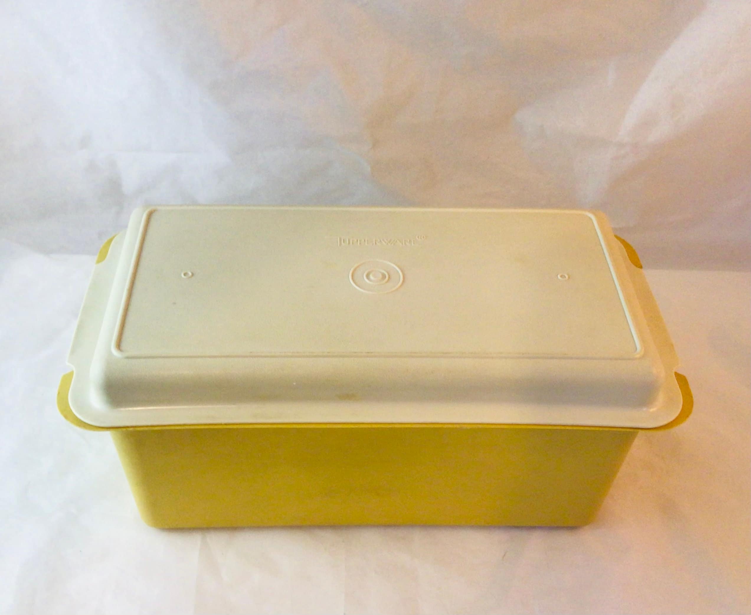 Vintage Tupperware Harvest Gold Yellow Bread Keeper Loaf Dish Covered  Container