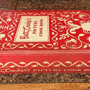 Vintage 1950s Betty Crocker's Picture Cookbook Spiral Bound, Betty Crocker Hardbound Mid Century Red White Quilt Pattern Cookbook image 9