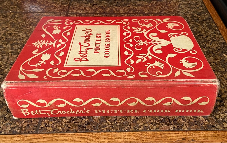 Vintage 1950s Betty Crocker's Picture Cookbook Spiral Bound, Betty Crocker Hardbound Mid Century Red White Quilt Pattern Cookbook image 9
