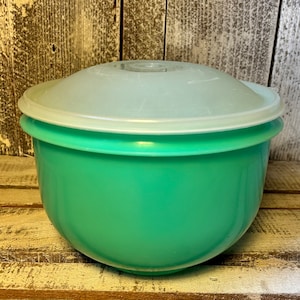 Vintage Tupperware Lettuce Keeper Crisper # 1424 Green w Clear Lid Tupperware