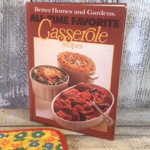 ★us✵vintage❃casserole  cookbook Betty Crocker's Cookbook 5 Ring Binder Red Golden Vintage