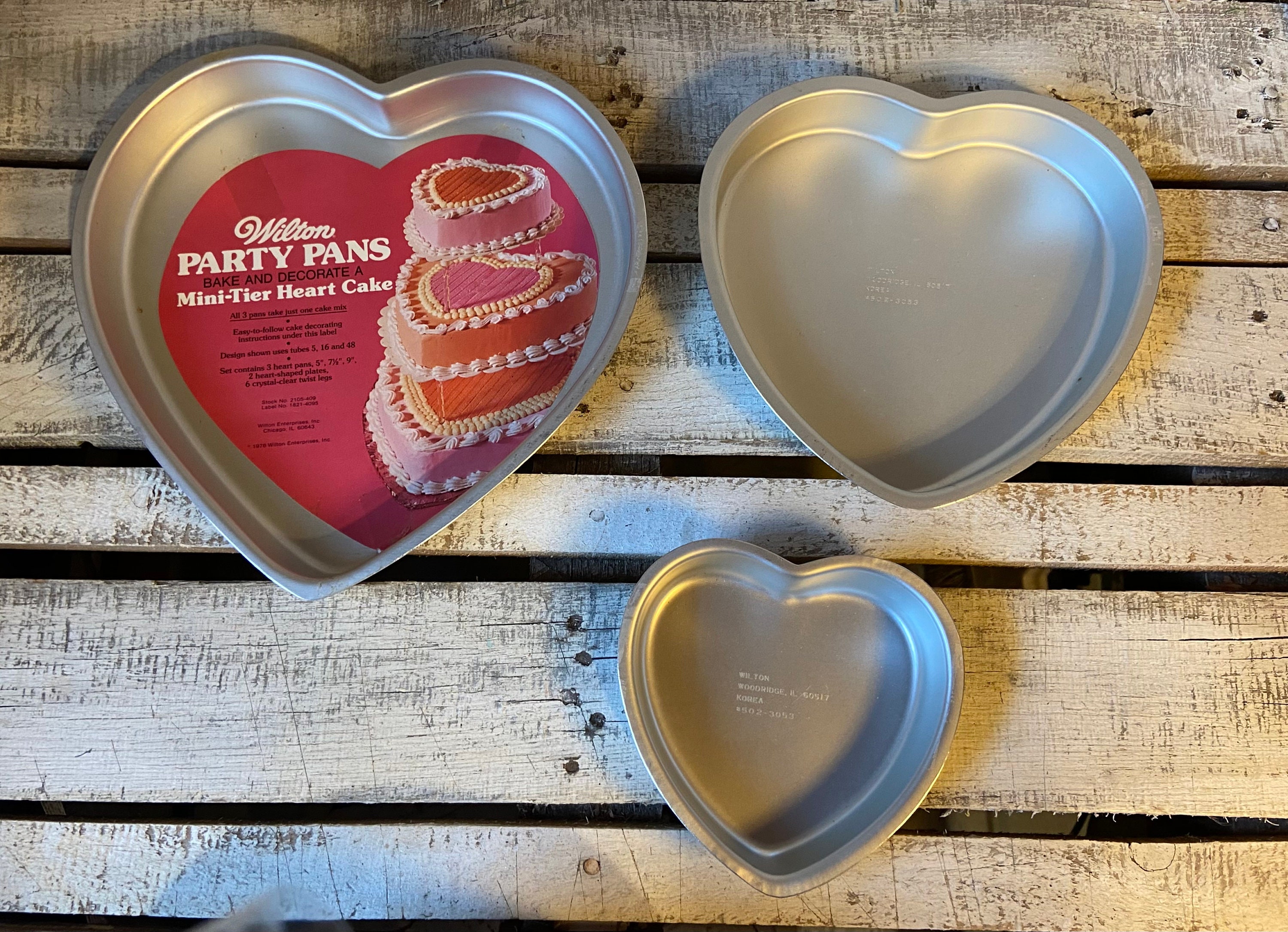 Wilton 8 Heart-Shaped Cake Pan - WebstaurantStore