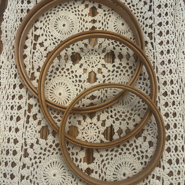 Vintage Felt Lined Wood Embroidery Hoops 5” 6” 7” Round,  Set of Three Felt Linen Hoops USA Made Excellent Condition