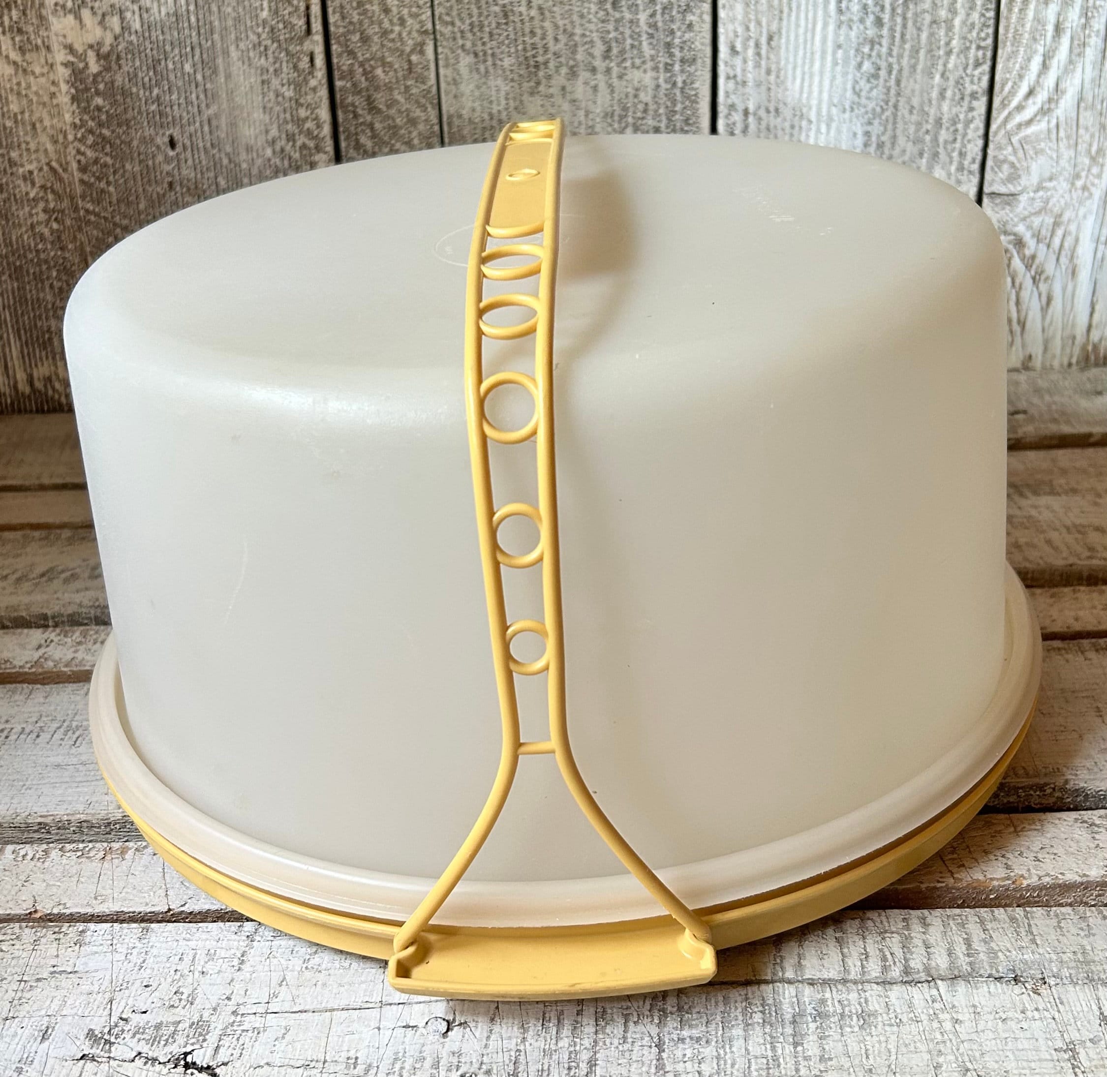 Tupperware Harvest Gold Rectangular Cake Carrier With Handle 9x13 – Shop  Thrift World