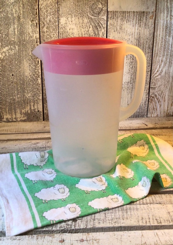 Rubbermaid 1 Gallon Pitcher w Red Lid , Unbreakable Lg Drink Pitcher