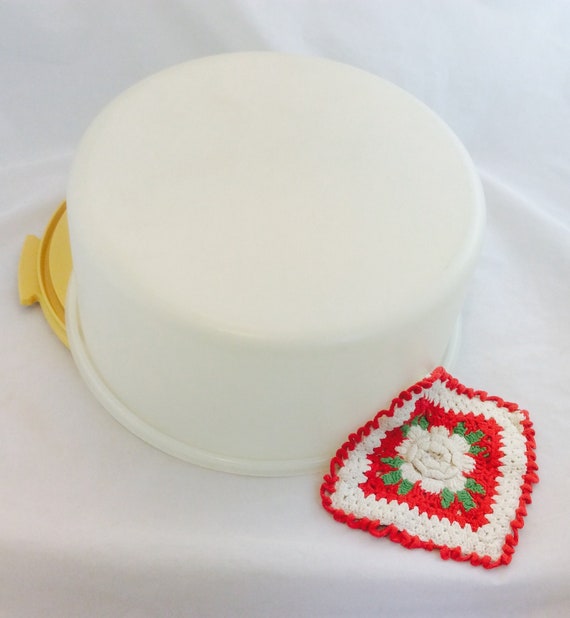 Vintage Tupperware Circle Cake Container w/Insert