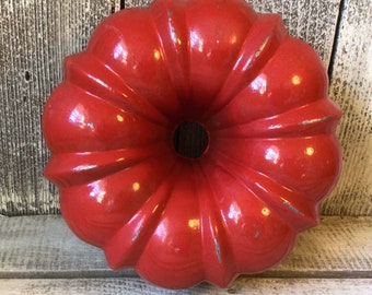 Vintage Red Bundt Pan Pound Cake Mold Heavy 9 Cup, Ye Poundcake Mold Cast Aluminum