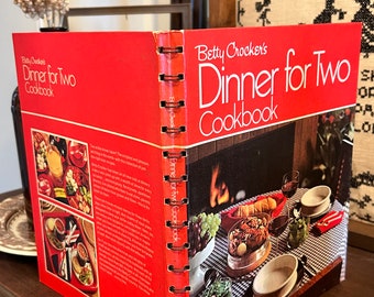 Vintage Betty Crocker’s Dinner For Two Cookbook First Printing 1973 Great Condition