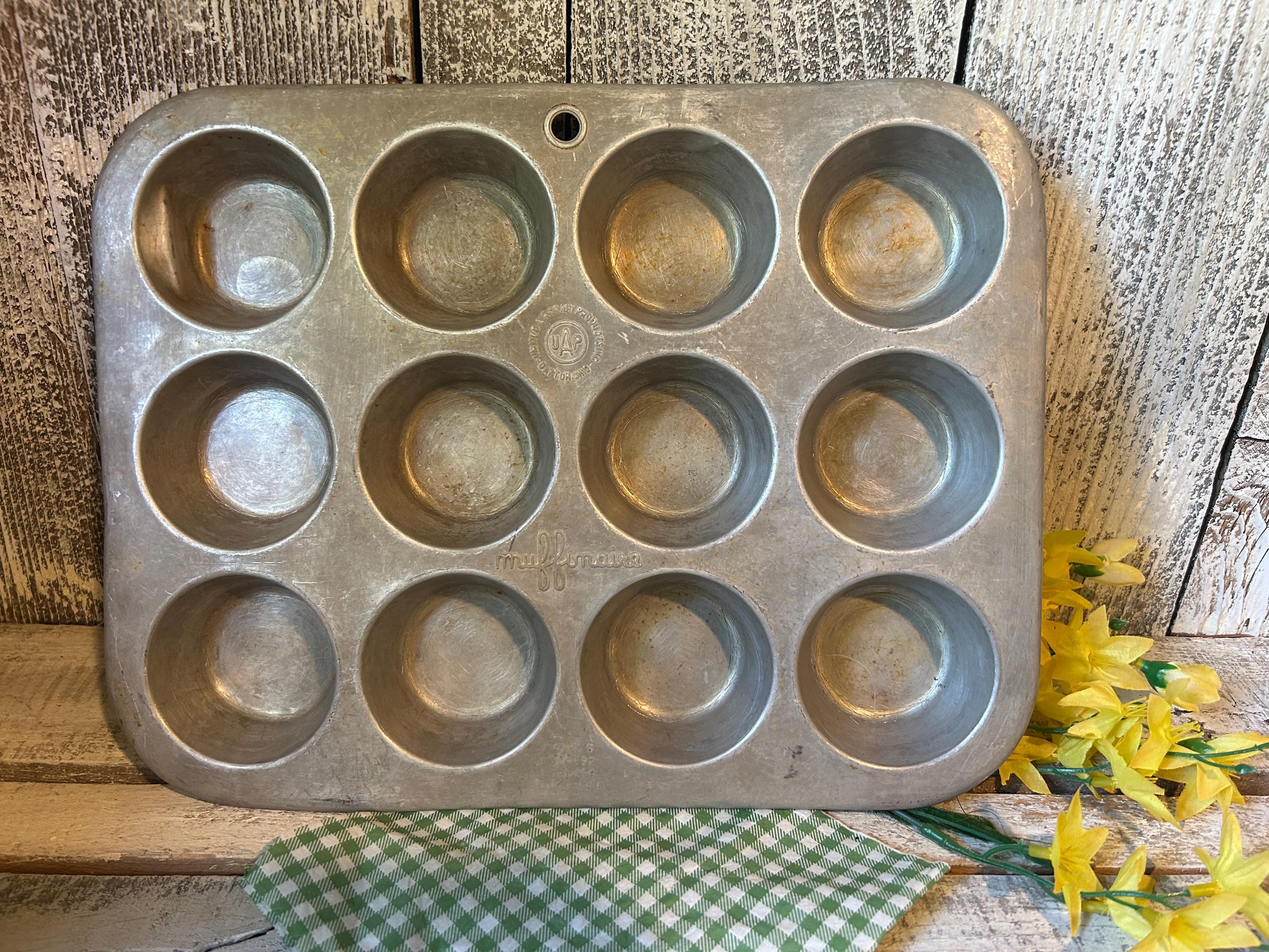 Vintage 12 Cup Muffin Tin by Muffinaire USA, Lg Aluminum Cupcake
