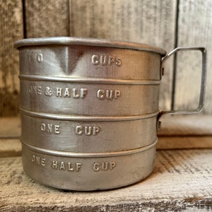 Vintage Tin 2 Cup Measuring Cup W Handle, 1950s Measuring Cup, Farmhouse  Kitchen Tool Decor 