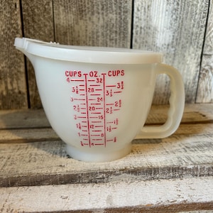 Vintage Tupperware 1 Quart 4 Cup Measuring Cup w Lid, Tupperware Batter Bowl, Farmhouse Kitchen