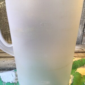 Rubbermaid 1 Gallon Pitcher w Red Lid , Unbreakable Lg Drink Pitcher immagine 5