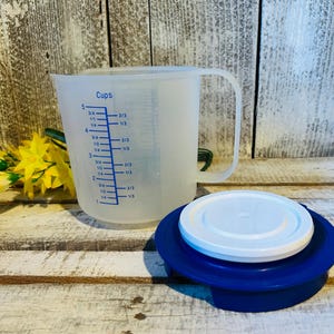 Vintage Tupperware Batter Bowl Mix N Store 5 Cup w Lid, Measuring Bowl with Pour Spout
