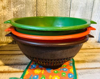 Vintage Plastic Colander by Federal Housewares Villaware in Chicago: Retro Farmhouse Kitchen Strainer * Color Choices *