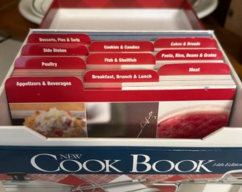 ★us✵vintage❃casserole  cookbook Betty Crocker's Cookbook 5 Ring Binder Red Golden Vintage