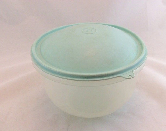 Vintage Tupperware Lettuce Keeper Crisper 14244 Clear W Blue Lid