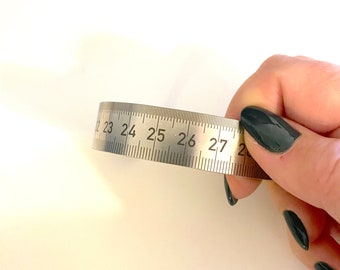 Measuring plate bracelet