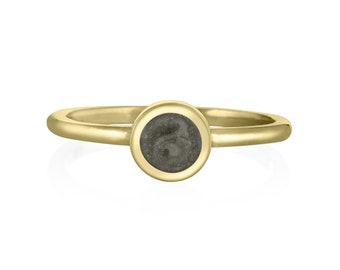 Anillo de cremación circular apilable de 5 mm en oro de 14 quilates / Joyería conmemorativa para cenizas de mascotas