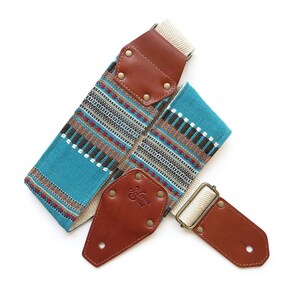 Horizon in Sky gitarrrem - 7,5 cm bred, extra bred basrem i hampa. Blårandig 7,5 cm gitarrrem med specialtillverkade läderalternativ. bild 1