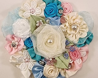 シャビーシックな花柄の生地のクラスター装飾