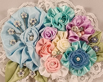 シャビーシックな花柄の生地のクラスター装飾