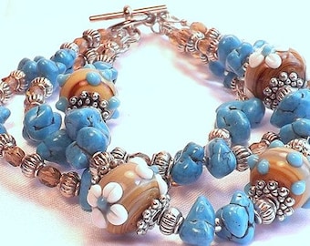 ランプワークビーズ付き 3 連ターコイズブレスレット