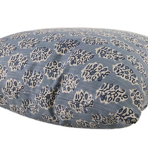 Funda de cojín decorativa con estampado rústico en azul piedra y tela chambray, VARIOS TAMAÑOS, Cojines decorativos, Funda de cojín, Decoración moderna para el hogar imagen 5