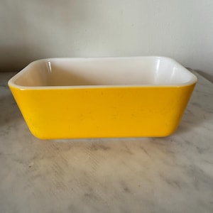 Pyrex refrigerator dish
