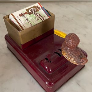American mechanical cigarette dispenser