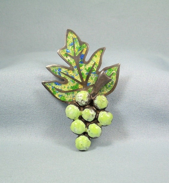 STERLING GRAPES Pin Brooch-Vintage 925 Silver-Gree