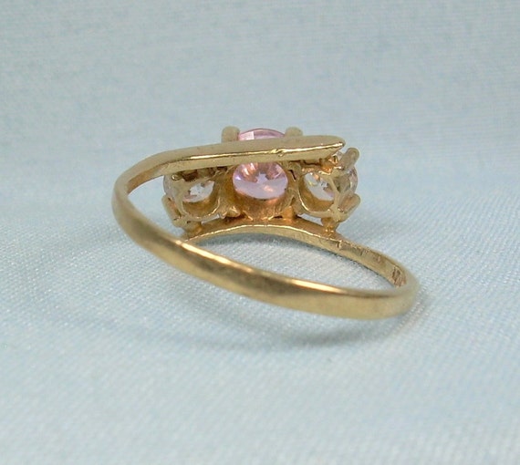 1.8g 10K GOLD Pink & Clear Crystals Ring Size 4-1… - image 3