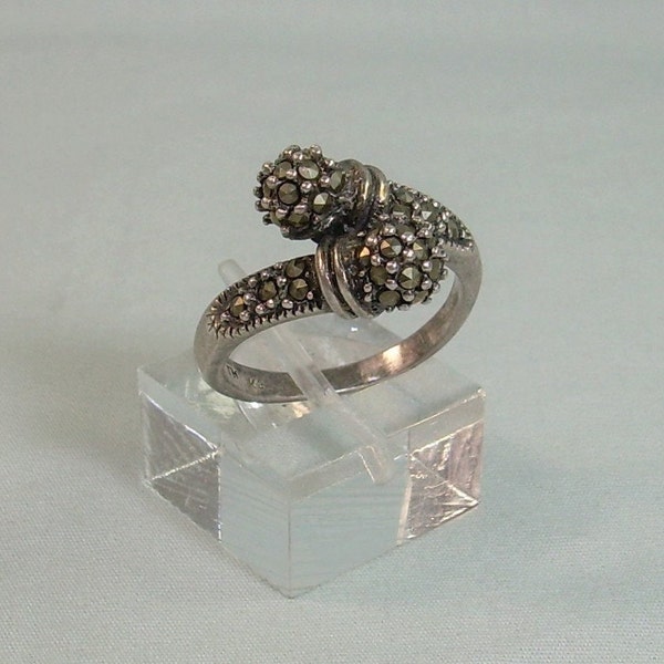 STERLING MARCASITE Ring-Vintage 925 Silver-KC Hallmark-Connected Crossover Band-Sparkling Spiked Ornate Ball Ends-Chunky Dark Gothic Goth