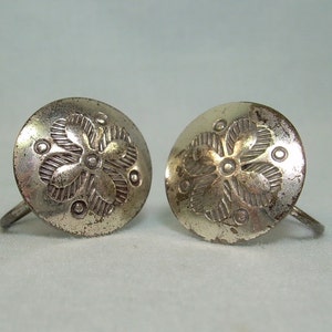 STERLING NAVAJO Concho Button Screw Back Earrings-Vintage 925 Silver-Southwest Native Indian Hand Tooled Stamped Dome Four Leaf Flower-Tiny