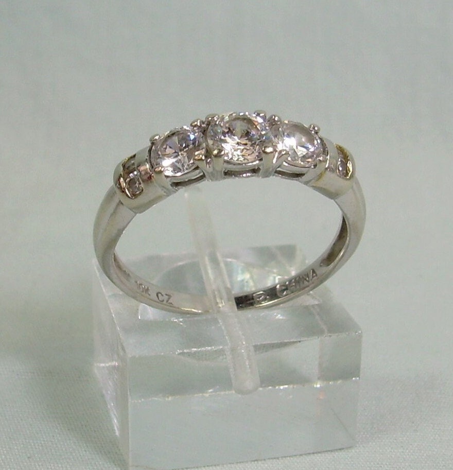 10k White Gold Vintage-Style Diamond Anniversary Band (0.08