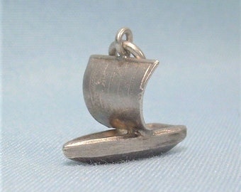 STERLING ASIAN JUNK Boat Charm Pendant-Vintage 925 Silver-Dimensional 3D-Single Sail-Nautical Transportation Fisherman House Water Home