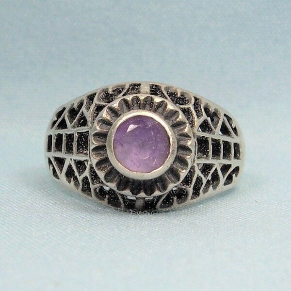 STERLING AMETHYST Ring Size 6-Vintage 925 Silver-Pierced Filigree Hearts-Sun Sunburst Eye-Fancy Ornate Dome Domed Band-Purple Solitaire