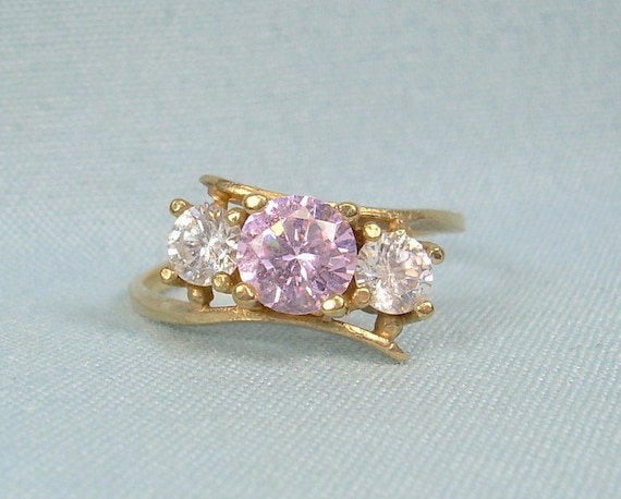 1.8g 10K GOLD Pink & Clear Crystals Ring Size 4-1… - image 2