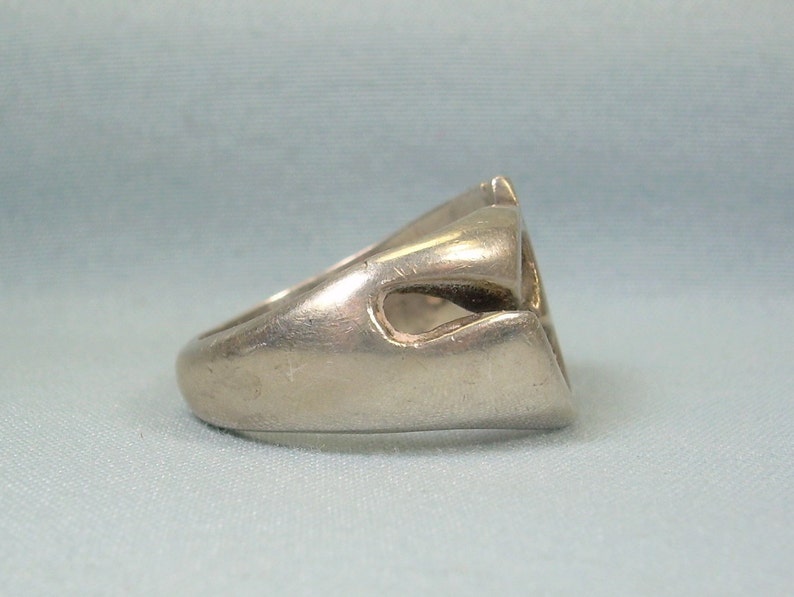 STERLING OM AUM Chant Ring Size 6-12 to 6-34 Vintage 925 Silver-Cut Out-Yoga-Buddha Buddhism-Religious Enlightenment-Hope For World Peace