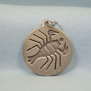 Ciondolo a forma di granchio CANCRO STERLINA - Argento 925 vintage - Scatola intagliata - Coda a ventaglio - Crostaceo aragosta - Oroscopo zodiacale - Elemento acqua mare oceano
