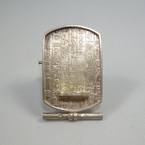 Broche colgante con cartela de JEROGLIFOS DE PLATA DE 800 quilates de 2" - Vintage, casi de ley, sello de Egipto, letras del alfabeto egipcio, símbolos e imágenes
