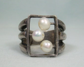 STERLING MODERNIST PEARL Ring-Vintage 925 Silver-Modern Heavy Organic-Framed Abacus-Floating Trio Pearls-Three-Invisible Setting-Big Large