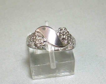 STERLING FLOWERS Ring Size 7-Vintage 925 Silver-Seta Co Hallmark-Bright Shiny Polish-Carved Floral Band-Daisy Forget Me Nots Flower Blossoms