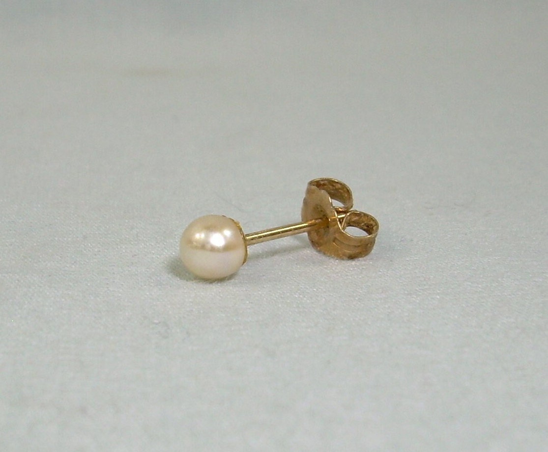ピアス LESS IS MORE Single sale 14K gold Tuo earrings 14K Solid Gold Stud Earrings, Single or Set of Tiny Dot