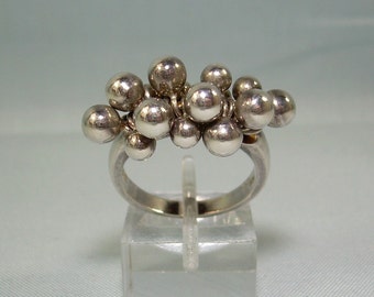 STERLING CHA CHA Cluster Ring Size 8-Vintage 925 Silver-16 Beads-Hollow Balls Orbs Spheres Circles Globes Cosmic Planets Bubbles-Chrome