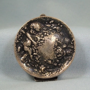 813 ZILVEREN CHERUB KEEPSAKE Medaillon-Vintage Antieke Repousse-Finland Hallmark-Putti Angel-Compact Case Pill Box-Nouveau Victoriaans-Sterling